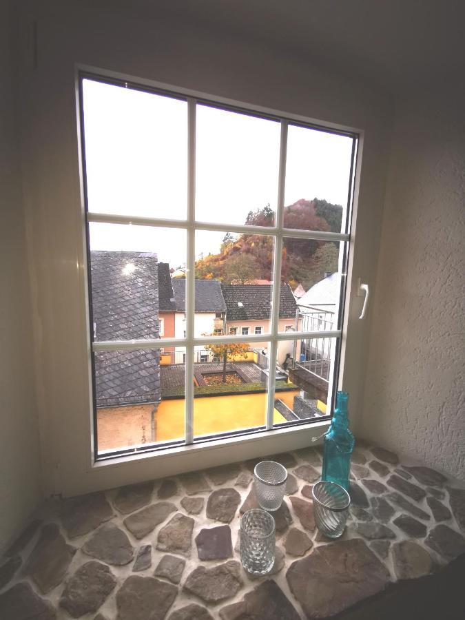 Mooi Ruim Appartement In Antieke Stadsboerderij Schönecken Esterno foto