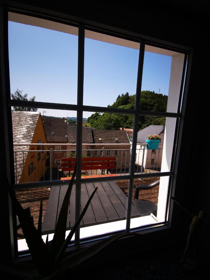 Mooi Ruim Appartement In Antieke Stadsboerderij Schönecken Esterno foto